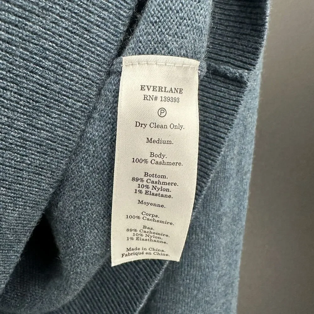 EVERLANE Men’s Cashmere V-Neck Blue Long Sleeve Sweater Medium